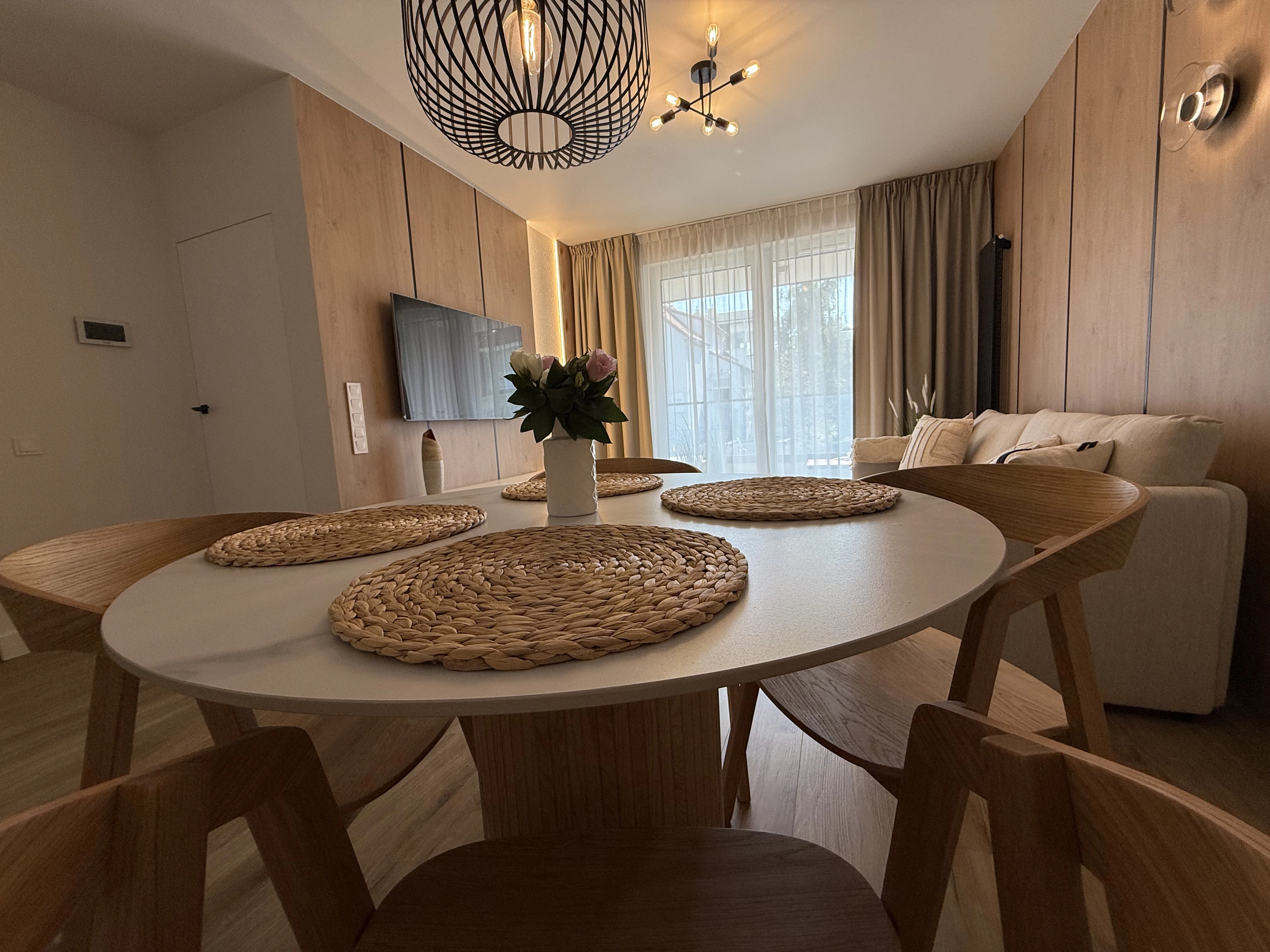 Sypialnia z balkonem i widokiem na plażę